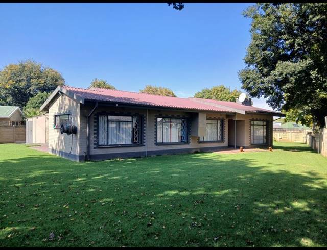 3 BEDROOM HOUSE FOR SALE IN THREE RIVERS